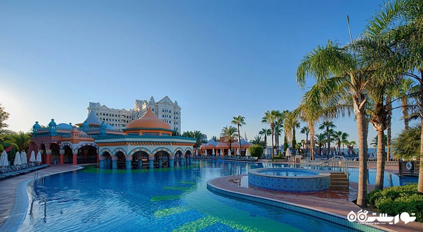 استخر روباز هتل فولیا